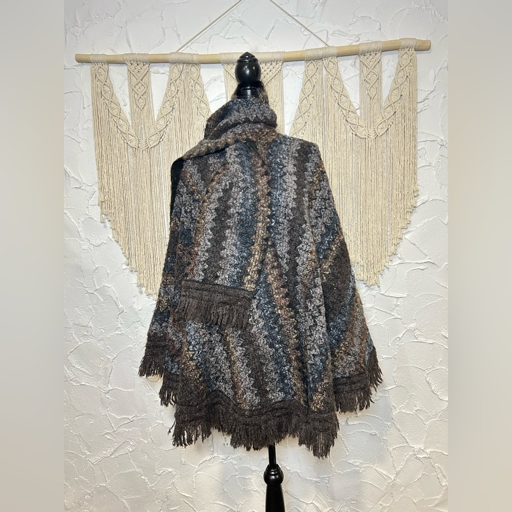 Vintage 1980s Oscar de la Renta Wool-Blend Shawl, Boho FringeWrap,Earth-Tones - Picture 3 of 16